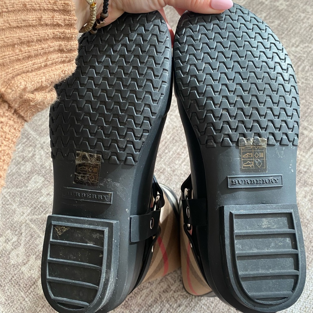 Burberry Zane Vintage Rainboots - Picture 6 of 8